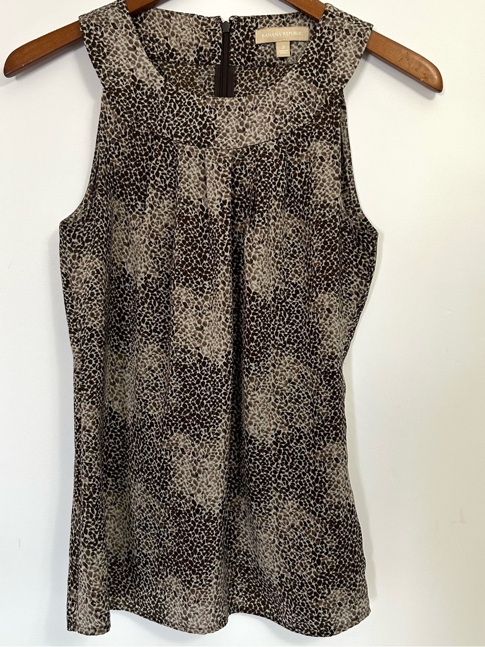 Banana Republic Women's Sleeveless Animal Print Shell Top - Black & Cream Sz 2
